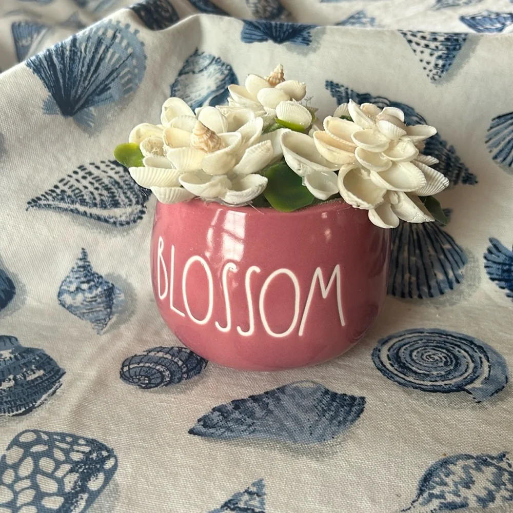 Hand crafted sea shell flowers‎ arrangement in a Rae Dunn pot